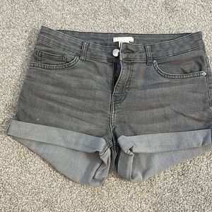 H&M gray shorts